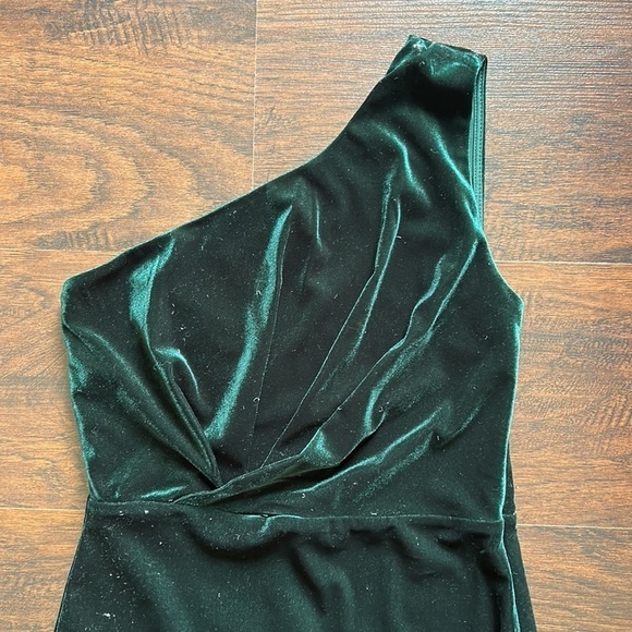 Lulus velvet emerald green wedding guest dress size small - Picture 2 of 3